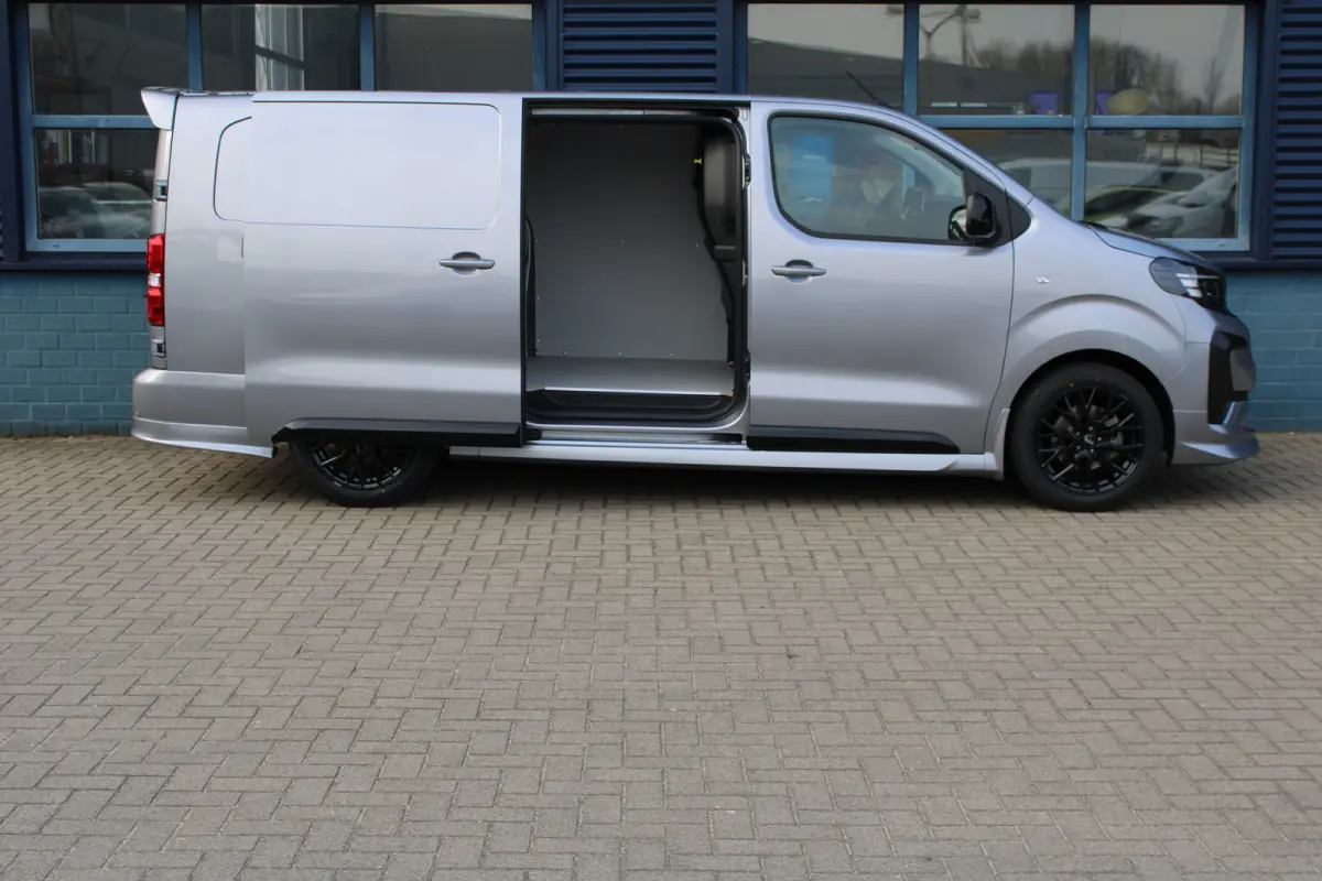 STX L3 75 kWh 136 PK | 8 JAAR GARANTIE | LEDER | CAMERA | BETIMMERING | STOEL + STUUR VERWARMING | DRAADLOOS CARPLAY | VOORRAADVOORDEEL !