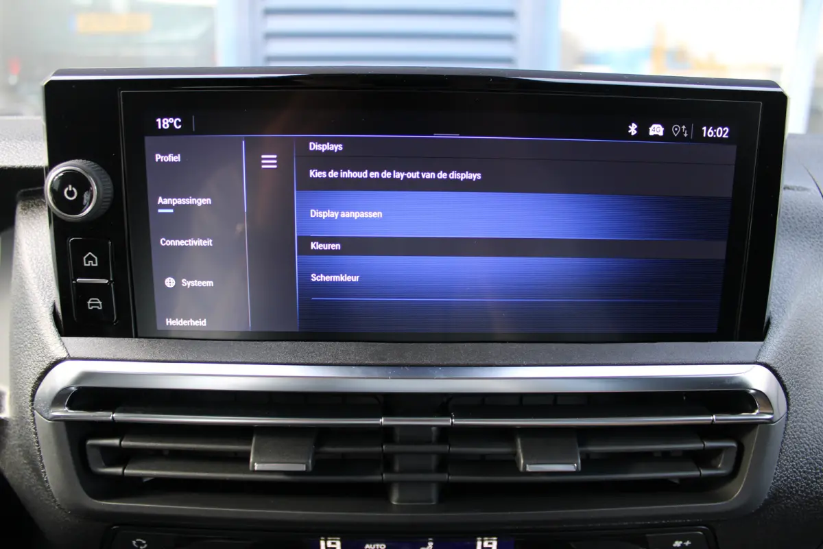 STX L3 75 kWh 136 PK | 8 JAAR GARANTIE | LEDER | CAMERA | BETIMMERING | STOEL + STUUR VERWARMING | DRAADLOOS CARPLAY | VOORRAADVOORDEEL !