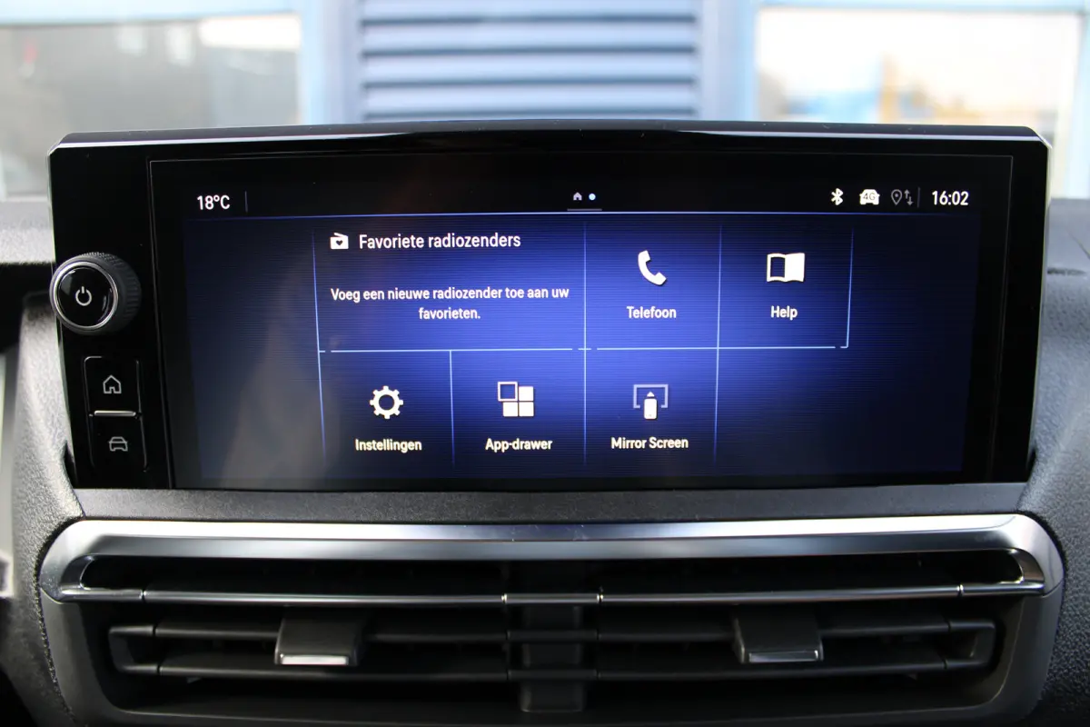 STX L3 75 kWh 136 PK | 8 JAAR GARANTIE | LEDER | CAMERA | BETIMMERING | STOEL + STUUR VERWARMING | DRAADLOOS CARPLAY | VOORRAADVOORDEEL !