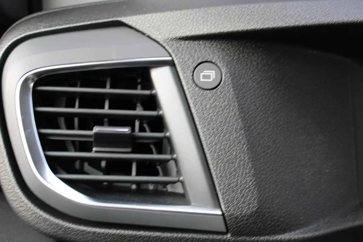 STX L3 75 kWh 136 PK | 8 JAAR GARANTIE | LEDER | CAMERA | BETIMMERING | STOEL + STUUR VERWARMING | DRAADLOOS CARPLAY | VOORRAADVOORDEEL !