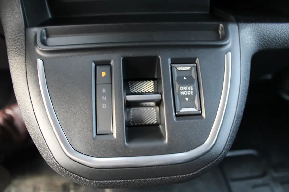 STX L3 75 kWh 136 PK | 8 JAAR GARANTIE | LEDER | CAMERA | BETIMMERING | STOEL + STUUR VERWARMING | DRAADLOOS CARPLAY | VOORRAADVOORDEEL !