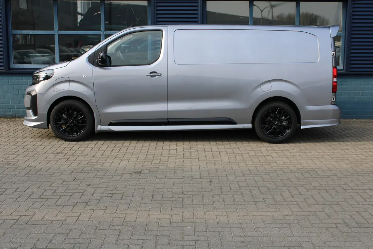 STX L3 75 kWh 136 PK | 8 JAAR GARANTIE | LEDER | CAMERA | BETIMMERING | STOEL + STUUR VERWARMING | DRAADLOOS CARPLAY | VOORRAADVOORDEEL !