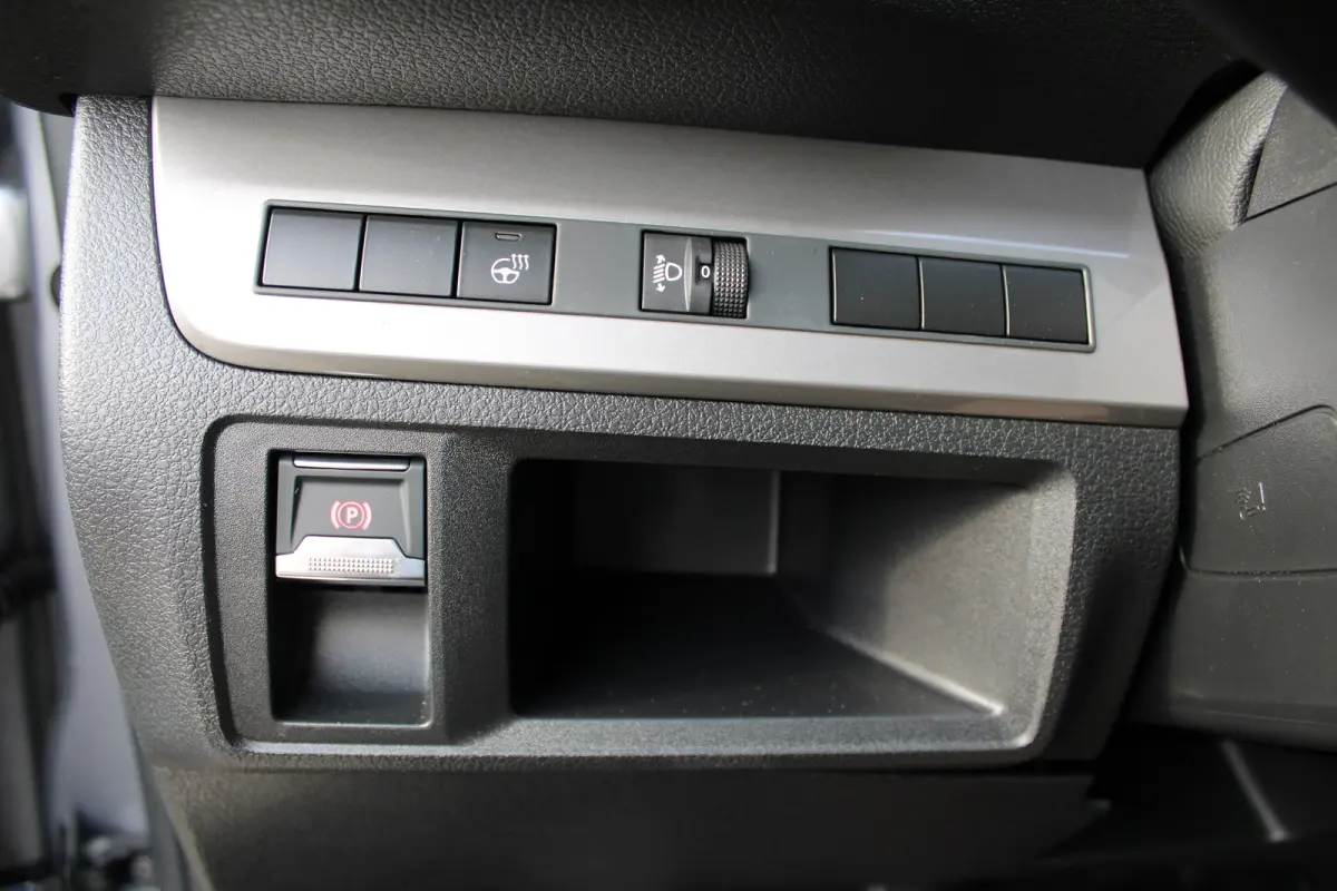 STX L3 75 kWh 136 PK | 8 JAAR GARANTIE | LEDER | CAMERA | BETIMMERING | STOEL + STUUR VERWARMING | DRAADLOOS CARPLAY | VOORRAADVOORDEEL !