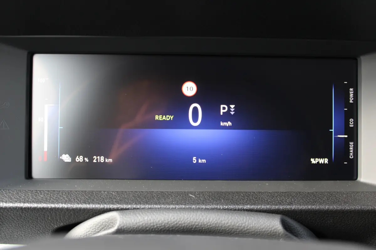 STX L3 75 kWh 136 PK | 8 JAAR GARANTIE | LEDER | CAMERA | BETIMMERING | STOEL + STUUR VERWARMING | DRAADLOOS CARPLAY | VOORRAADVOORDEEL !