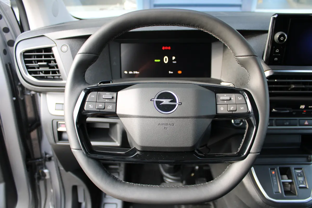 STX L3 75 kWh 136 PK | 8 JAAR GARANTIE | LEDER | CAMERA | BETIMMERING | STOEL + STUUR VERWARMING | DRAADLOOS CARPLAY | VOORRAADVOORDEEL !