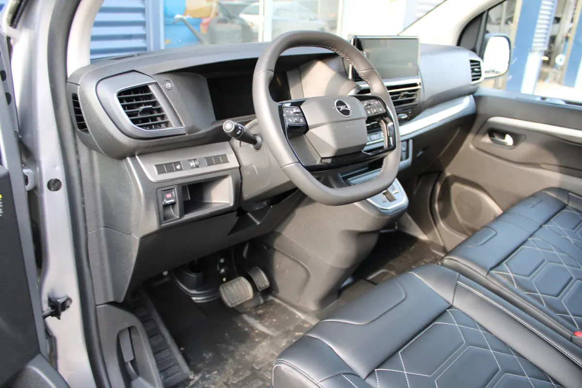 STX L3 75 kWh 136 PK | 8 JAAR GARANTIE | LEDER | CAMERA | BETIMMERING | STOEL + STUUR VERWARMING | DRAADLOOS CARPLAY | VOORRAADVOORDEEL !