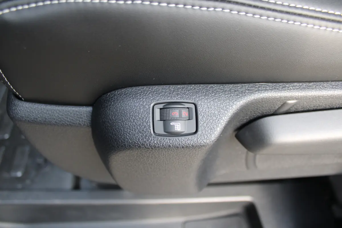 STX L3 75 kWh 136 PK | 8 JAAR GARANTIE | LEDER | CAMERA | BETIMMERING | STOEL + STUUR VERWARMING | DRAADLOOS CARPLAY | VOORRAADVOORDEEL !