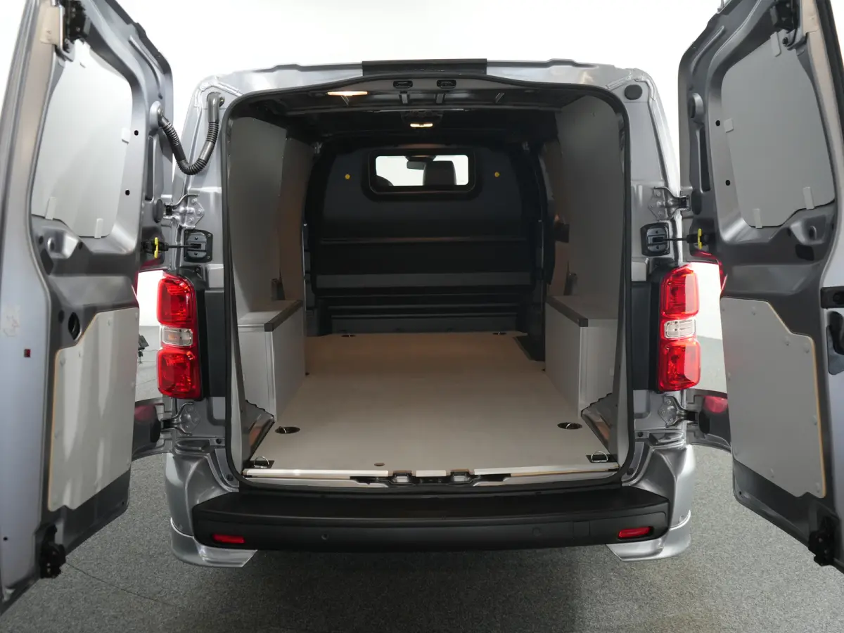 Electric L3 75 kWh STX | Achterspoiler | City pakket | Comfort Pakket