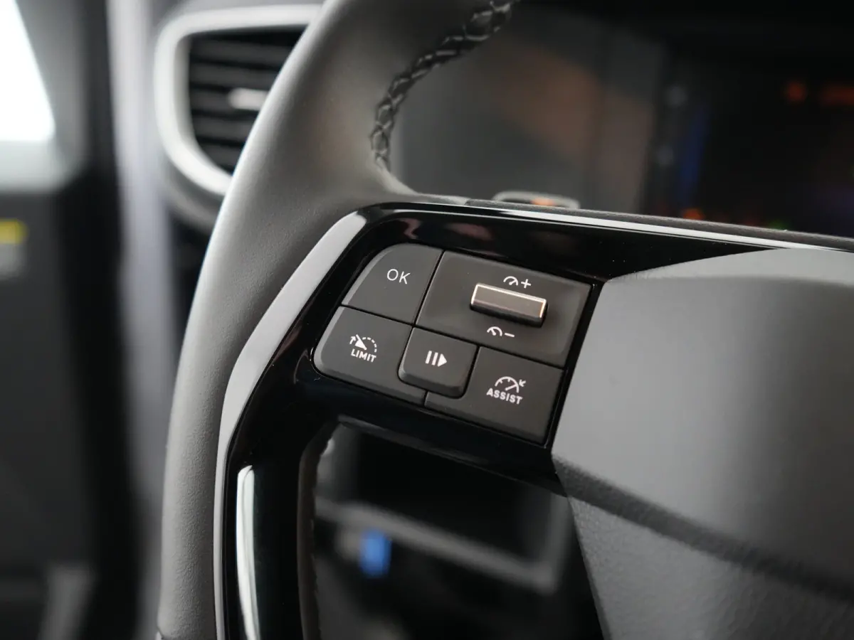 Electric L3 75 kWh STX | Achterspoiler | City pakket | Comfort Pakket