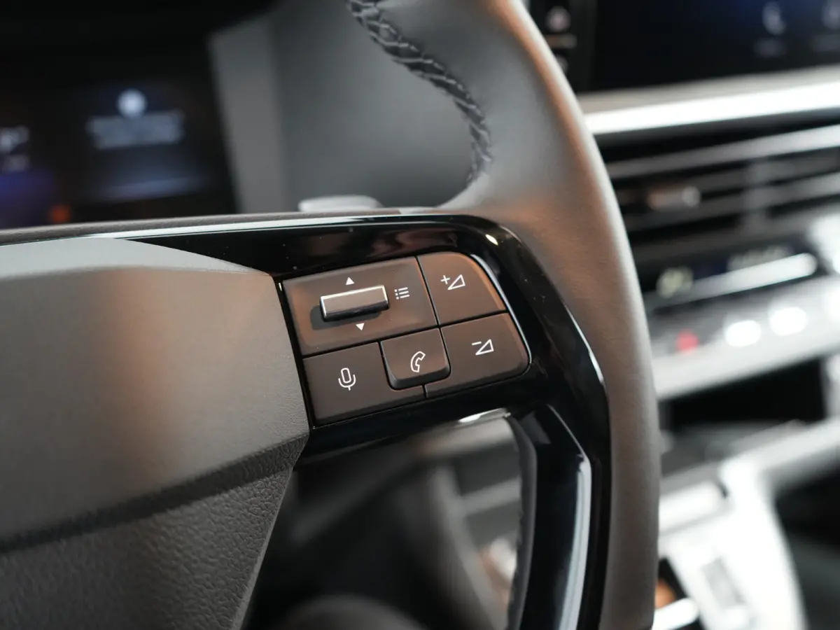 Electric L3 75 kWh STX | Achterspoiler | City pakket | Comfort Pakket