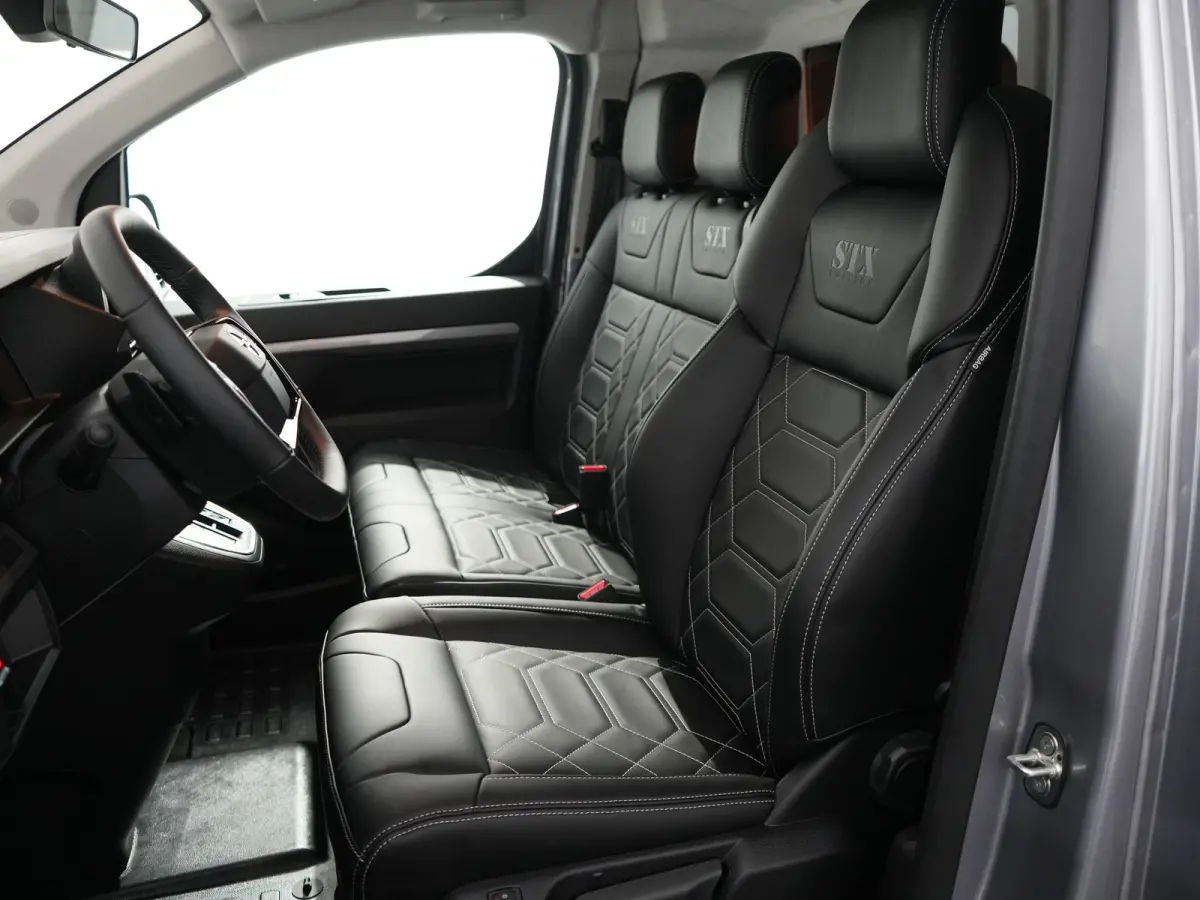 Electric L3 75 kWh STX | Achterspoiler | City pakket | Comfort Pakket