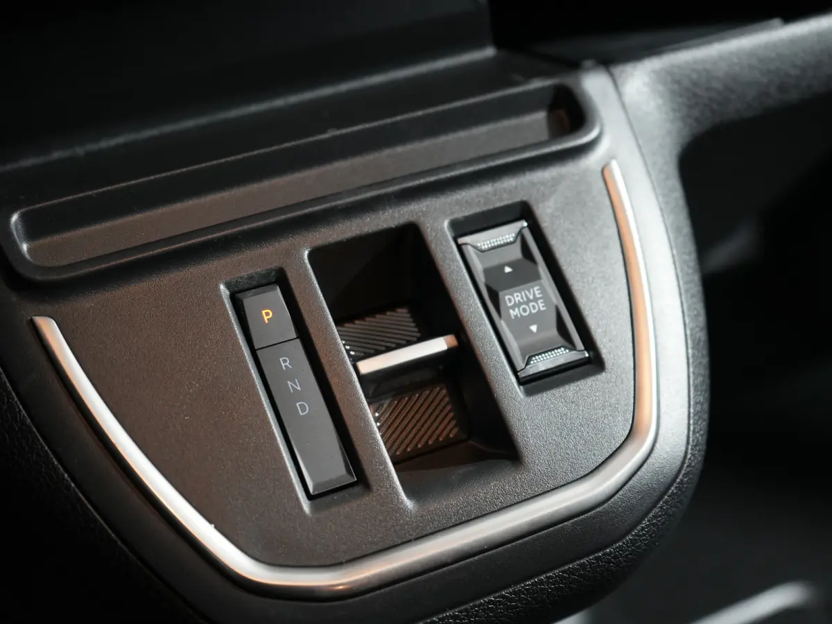 Electric L3 75 kWh STX | Achterspoiler | City pakket | Comfort Pakket