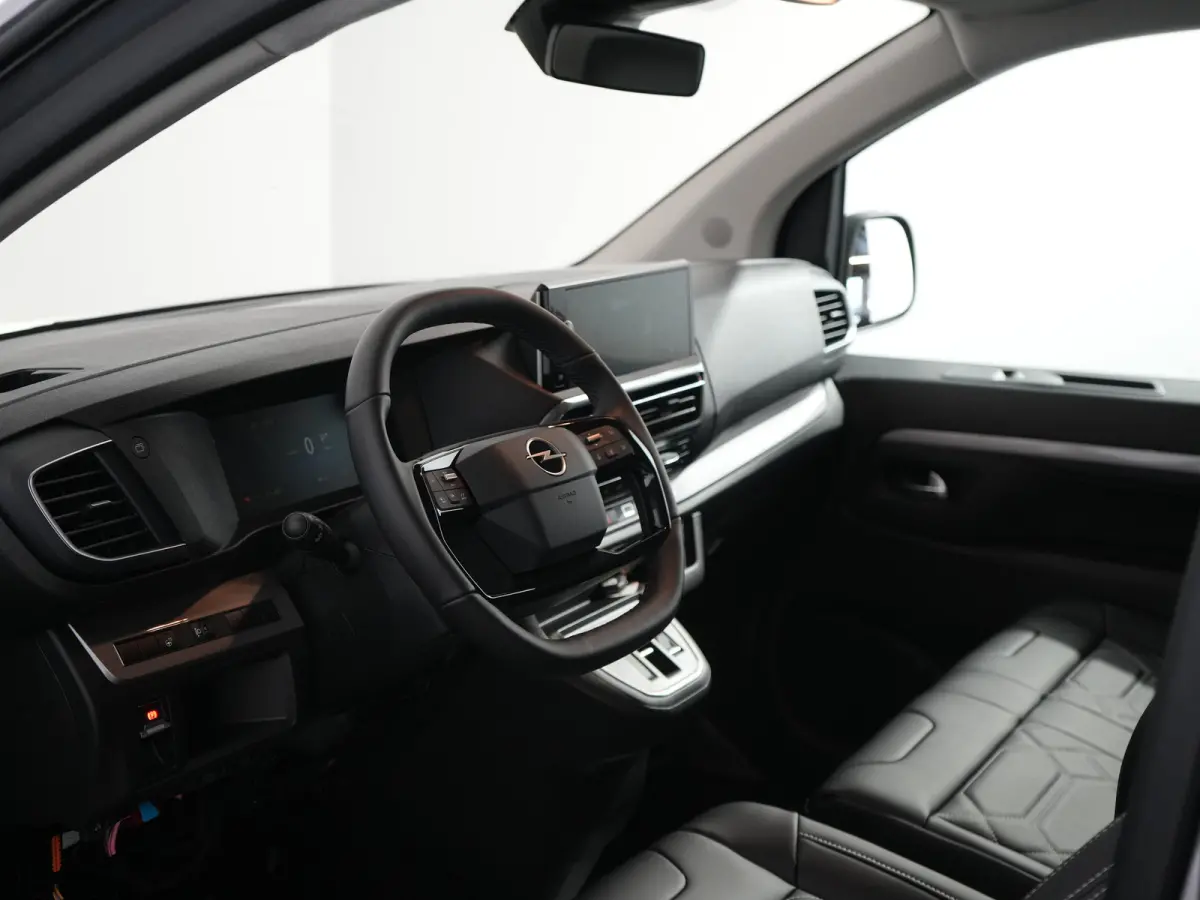 Electric L3 75 kWh STX | Achterspoiler | City pakket | Comfort Pakket