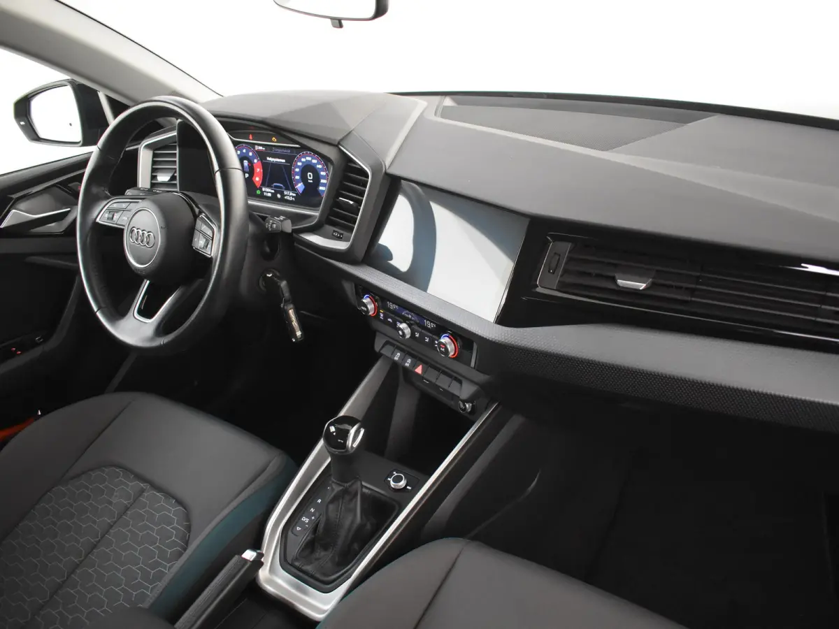 30 TFSI Pro Line 115PK DSG/AUTO | Apple carplay Android auto | Airco automatisch | DAB | 15"LMV l Cruise control |