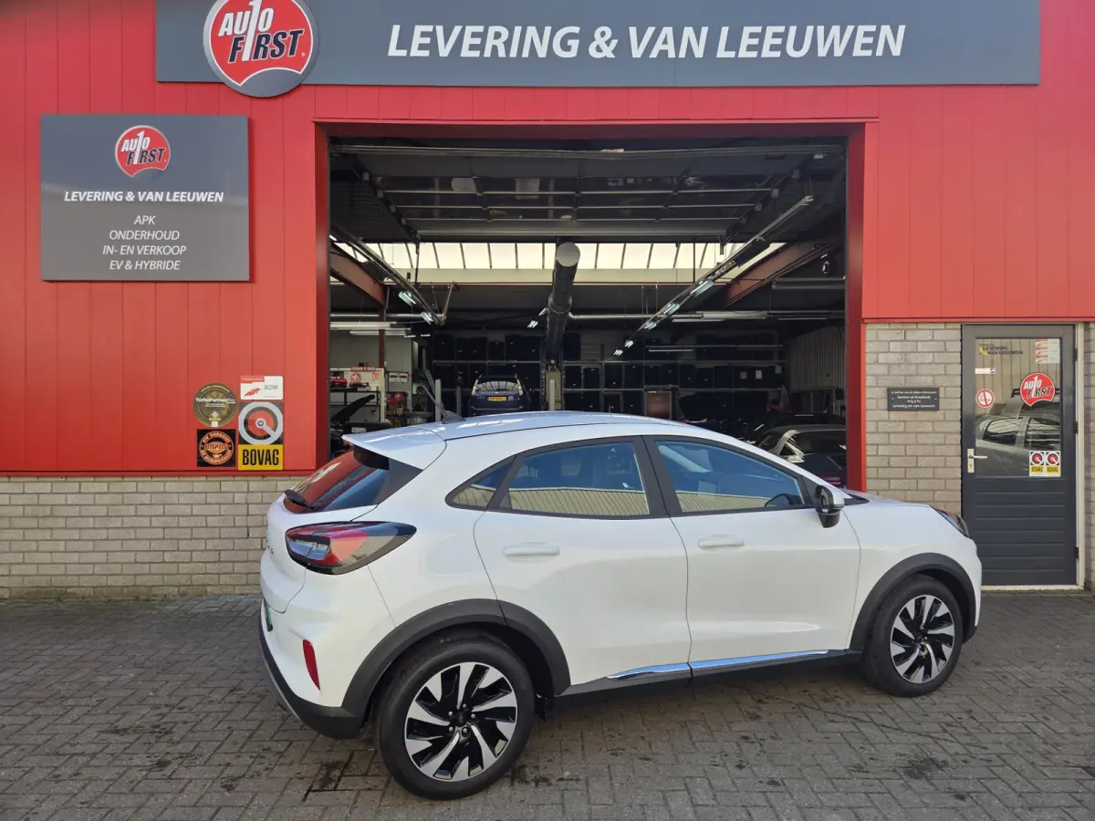 1.0 EcoBoost Titanium Parkeersensoren Achter / Navigatie/ Apple carplay-android auto/ Rijklaarprijs!