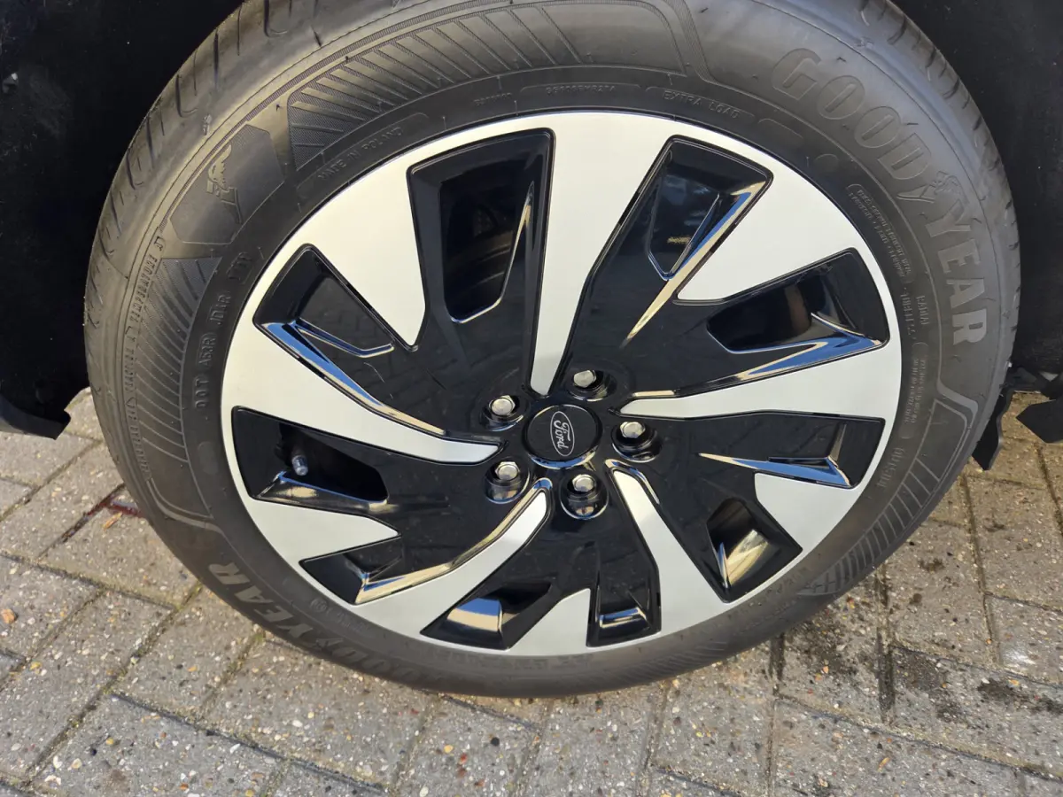 1.0 EcoBoost Titanium Parkeersensoren Achter / Navigatie/ Apple carplay-android auto/ Rijklaarprijs!