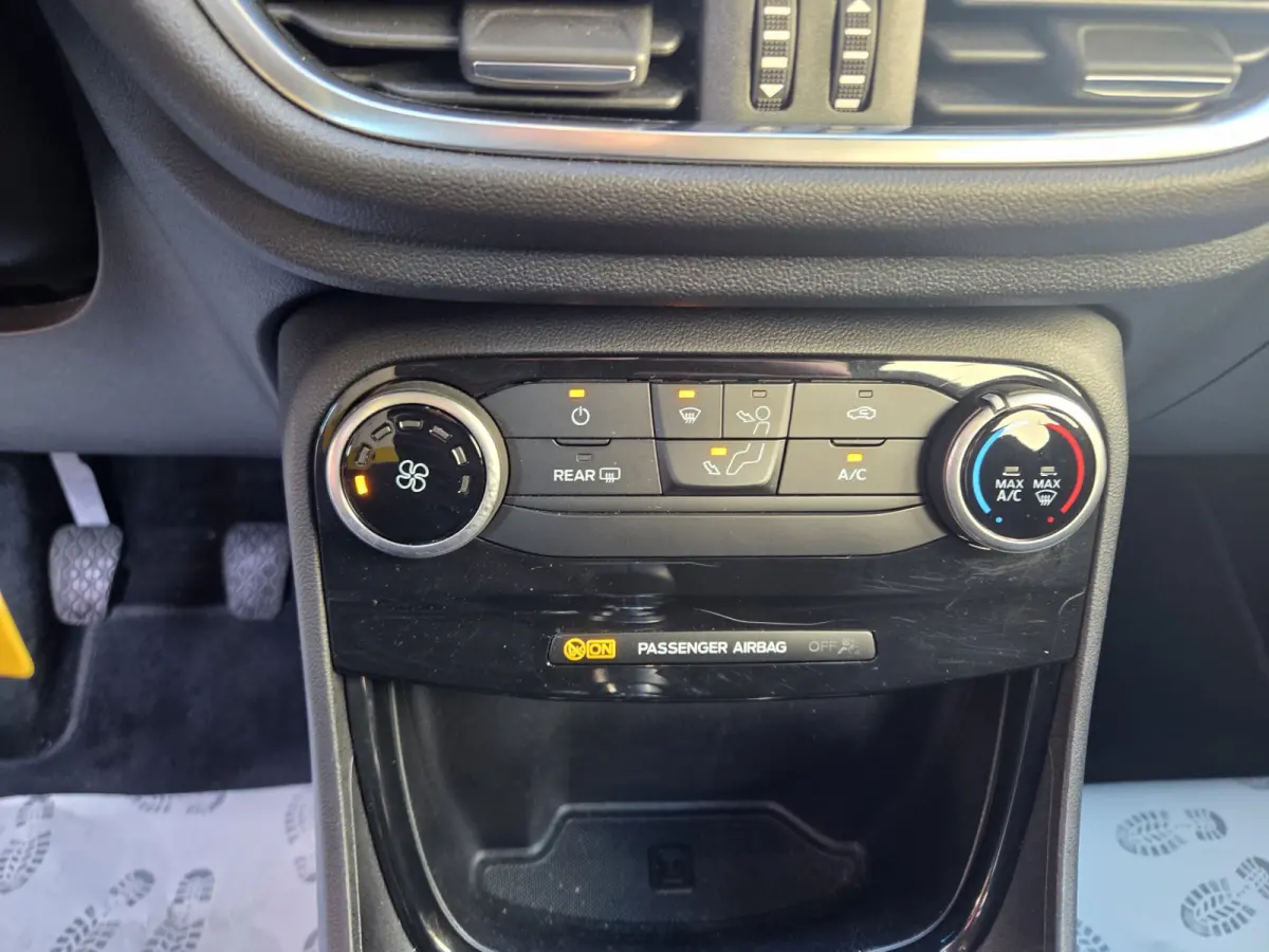 1.0 EcoBoost Titanium Parkeersensoren Achter / Navigatie/ Apple carplay-android auto/ Rijklaarprijs!