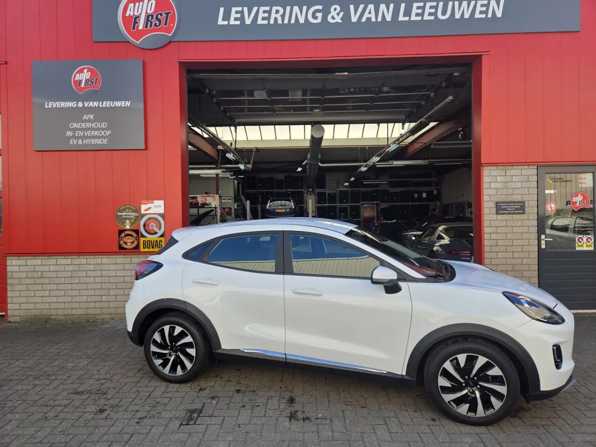 1.0 EcoBoost Titanium Parkeersensoren Achter / Navigatie/ Apple carplay-android auto/ Rijklaarprijs!