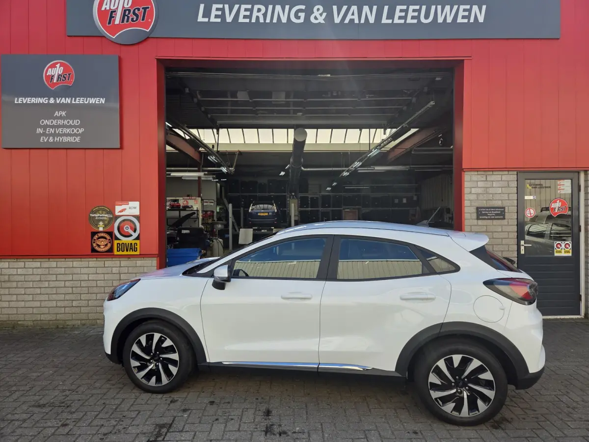 1.0 EcoBoost Titanium Parkeersensoren Achter / Navigatie/ Apple carplay-android auto/ Rijklaarprijs!
