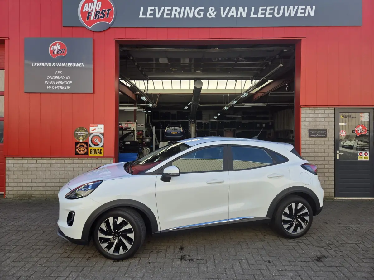 1.0 EcoBoost Titanium Parkeersensoren Achter / Navigatie/ Apple carplay-android auto/ Rijklaarprijs!