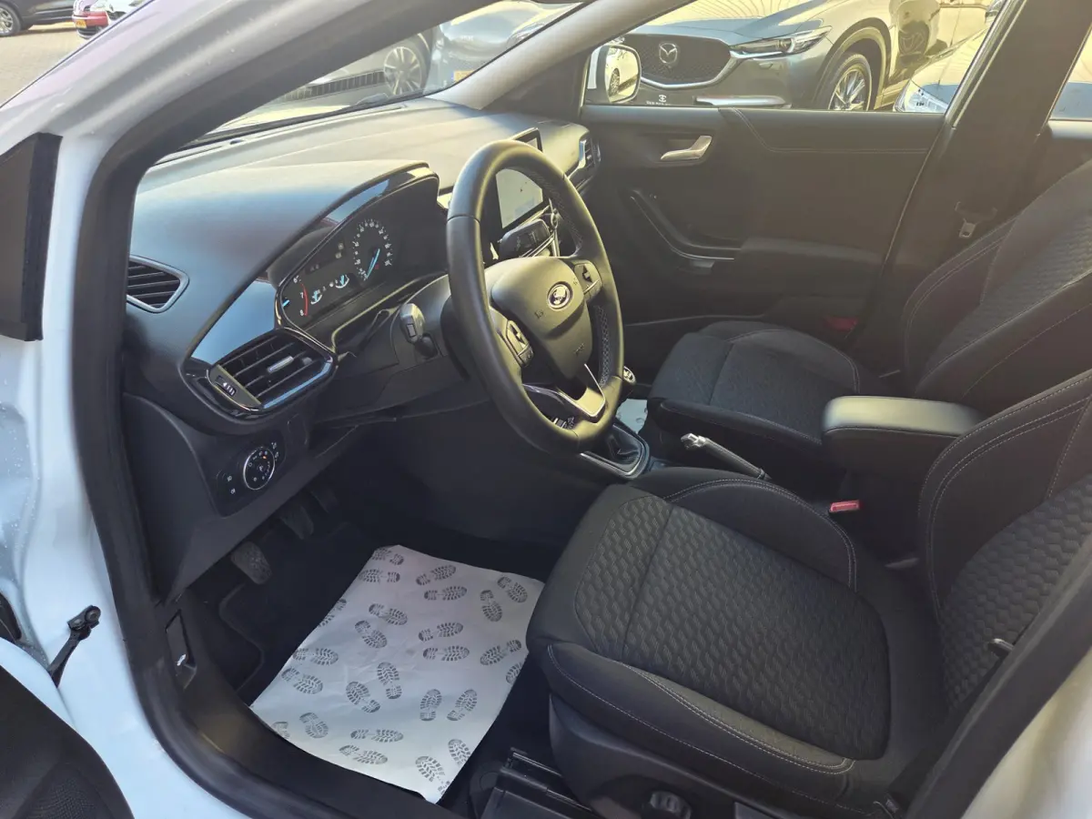 1.0 EcoBoost Titanium Parkeersensoren Achter / Navigatie/ Apple carplay-android auto/ Rijklaarprijs!
