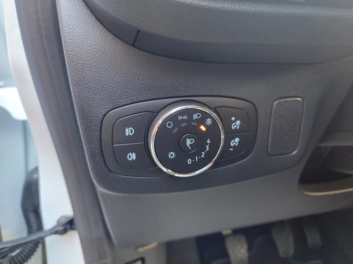 1.0 EcoBoost Titanium Parkeersensoren Achter / Navigatie/ Apple carplay-android auto/ Rijklaarprijs!