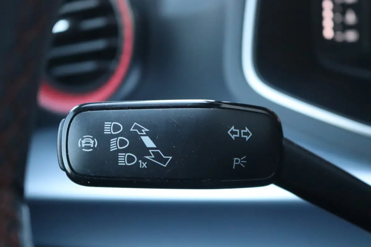 95PK EcoTSI FR Business Intense Navigatie/Camera/Stoelverwarming/Full-LED
