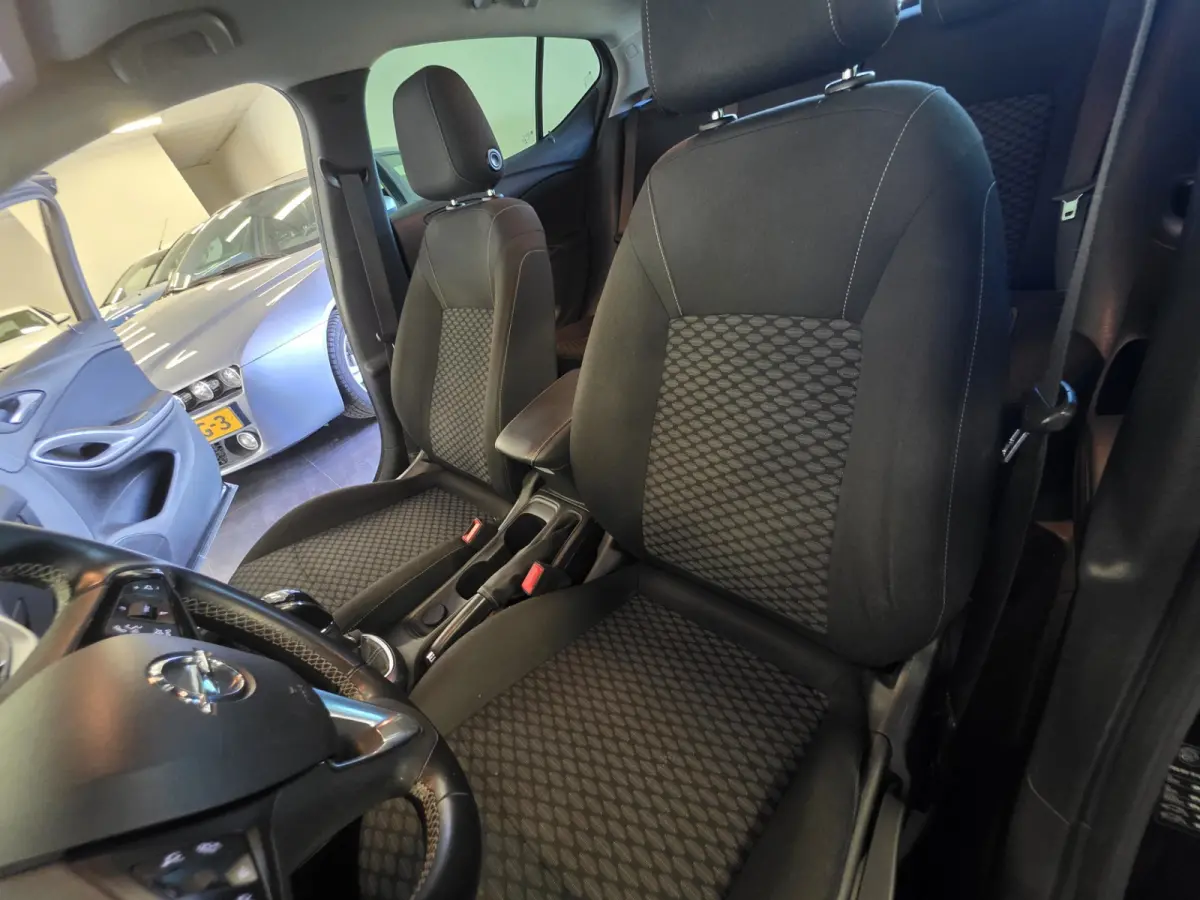 1.0 Online Edition – NAP – Trekhaak – Parkeersensoren – Cruise – Airco
