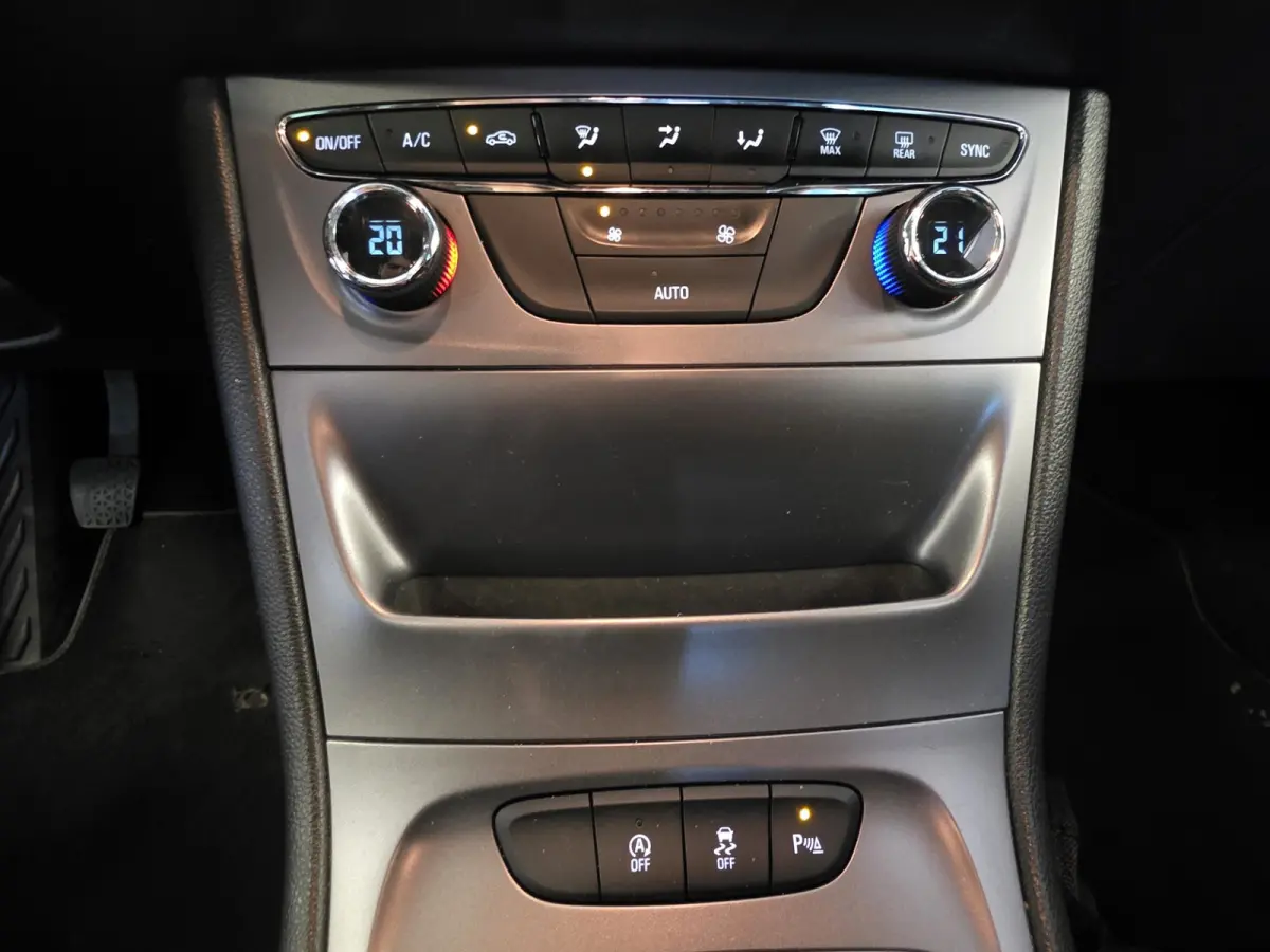 1.0 Online Edition – NAP – Trekhaak – Parkeersensoren – Cruise – Airco