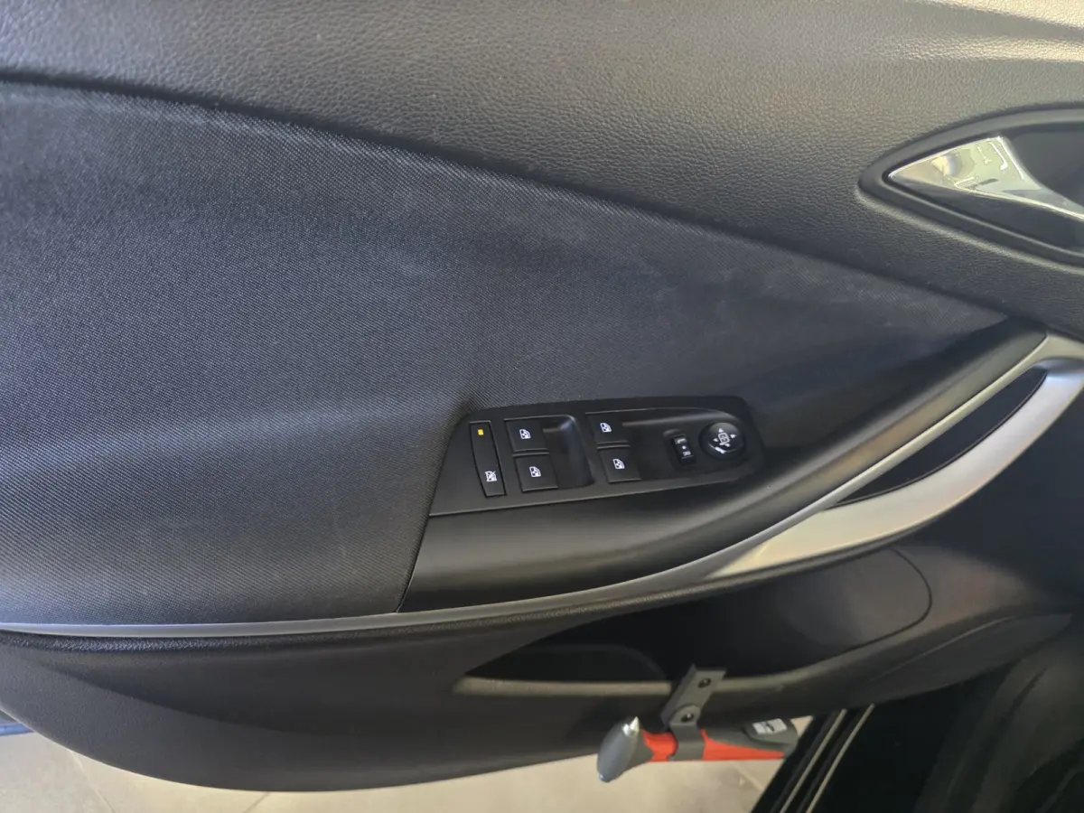 1.0 Online Edition – NAP – Trekhaak – Parkeersensoren – Cruise – Airco