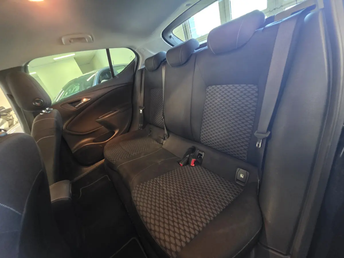 1.0 Online Edition – NAP – Trekhaak – Parkeersensoren – Cruise – Airco
