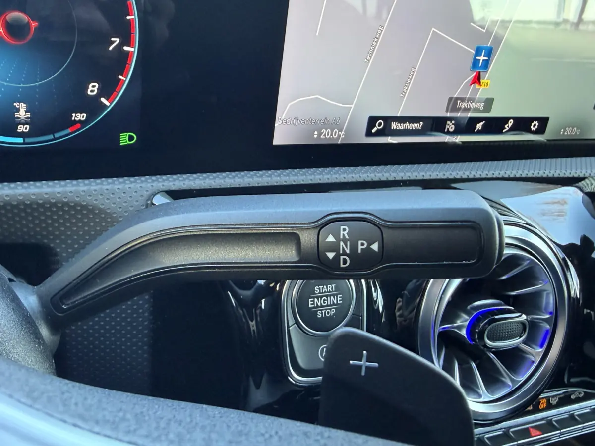 180 Business Solution Luxury Automaat / Leder / PDC v+a / Navigatie / Keyless / Led