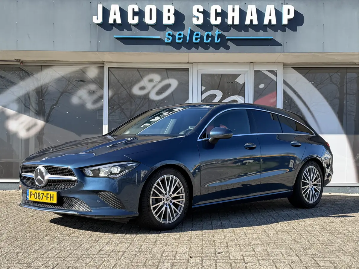 180 Business Solution Luxury Automaat / Leder / PDC v+a / Navigatie / Keyless / Led