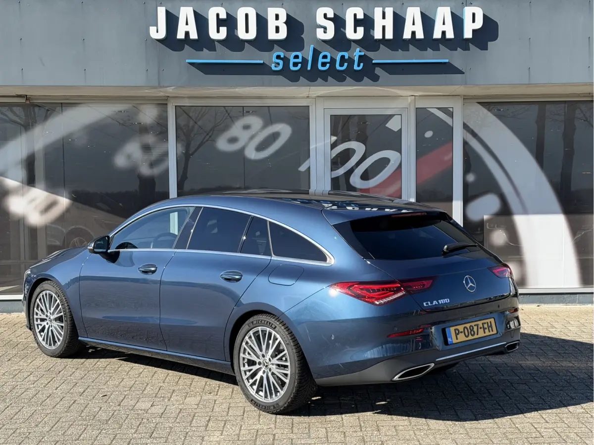 180 Business Solution Luxury Automaat / Leder / PDC v+a / Navigatie / Keyless / Led