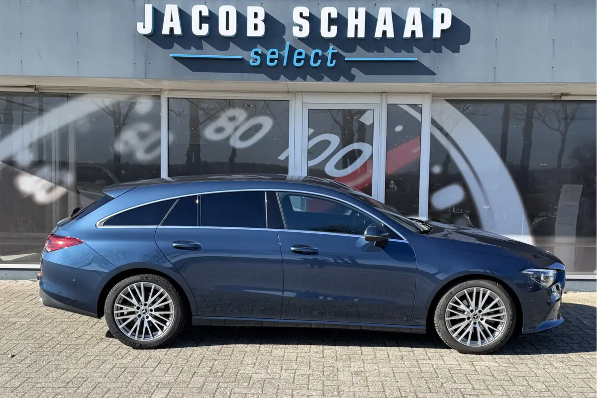 180 Business Solution Luxury Automaat / Leder / PDC v+a / Navigatie / Keyless / Led