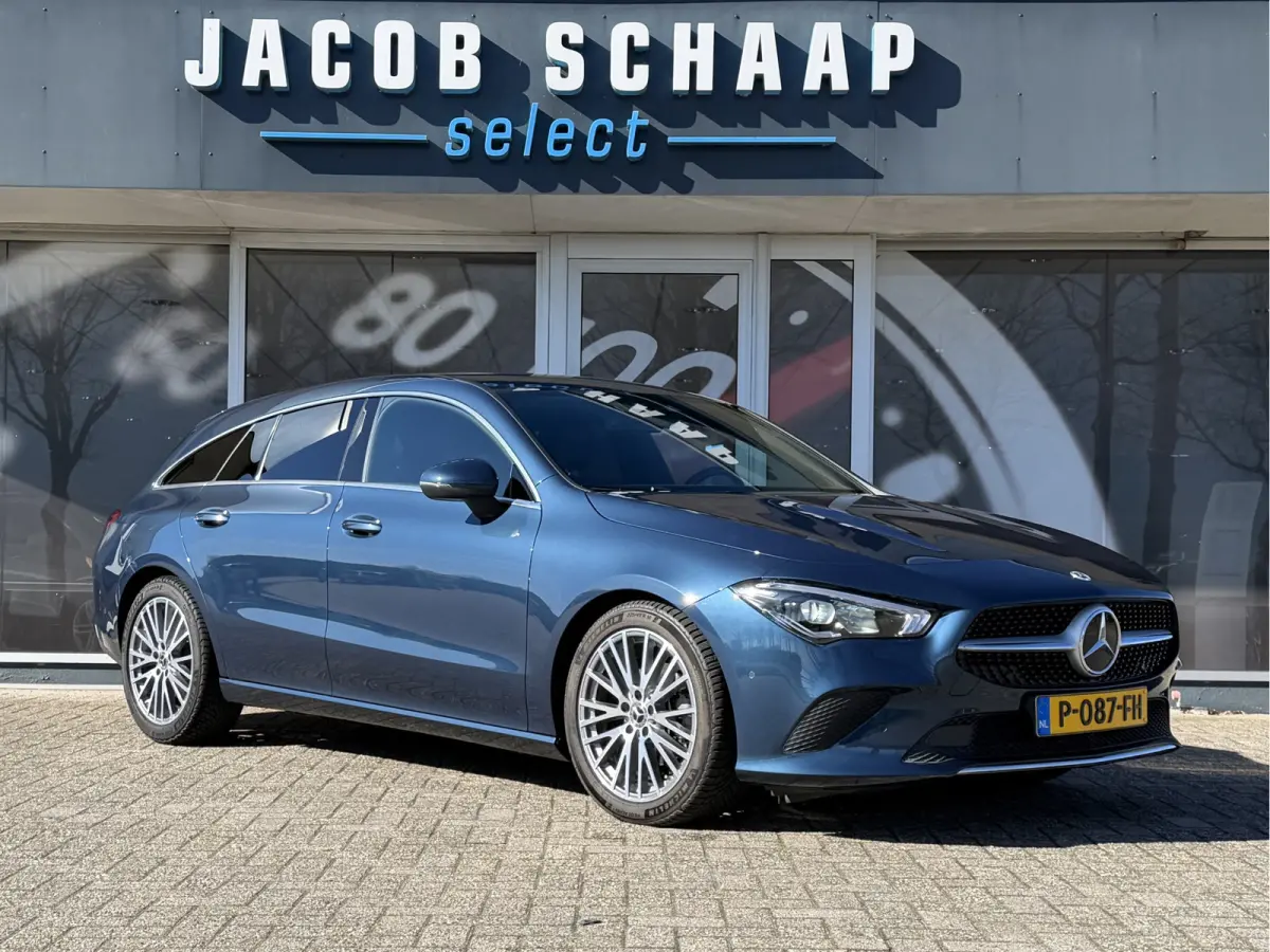 180 Business Solution Luxury Automaat / Leder / PDC v+a / Navigatie / Keyless / Led