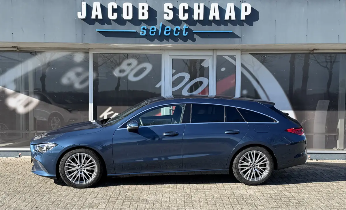 180 Business Solution Luxury Automaat / Leder / PDC v+a / Navigatie / Keyless / Led