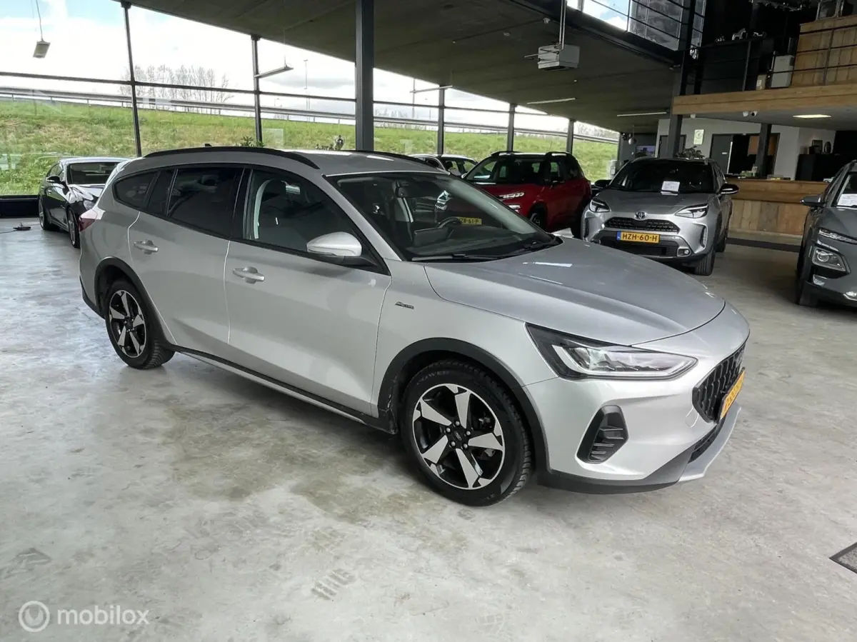 1.0 EcoBoost Hybrid Titanium Styl