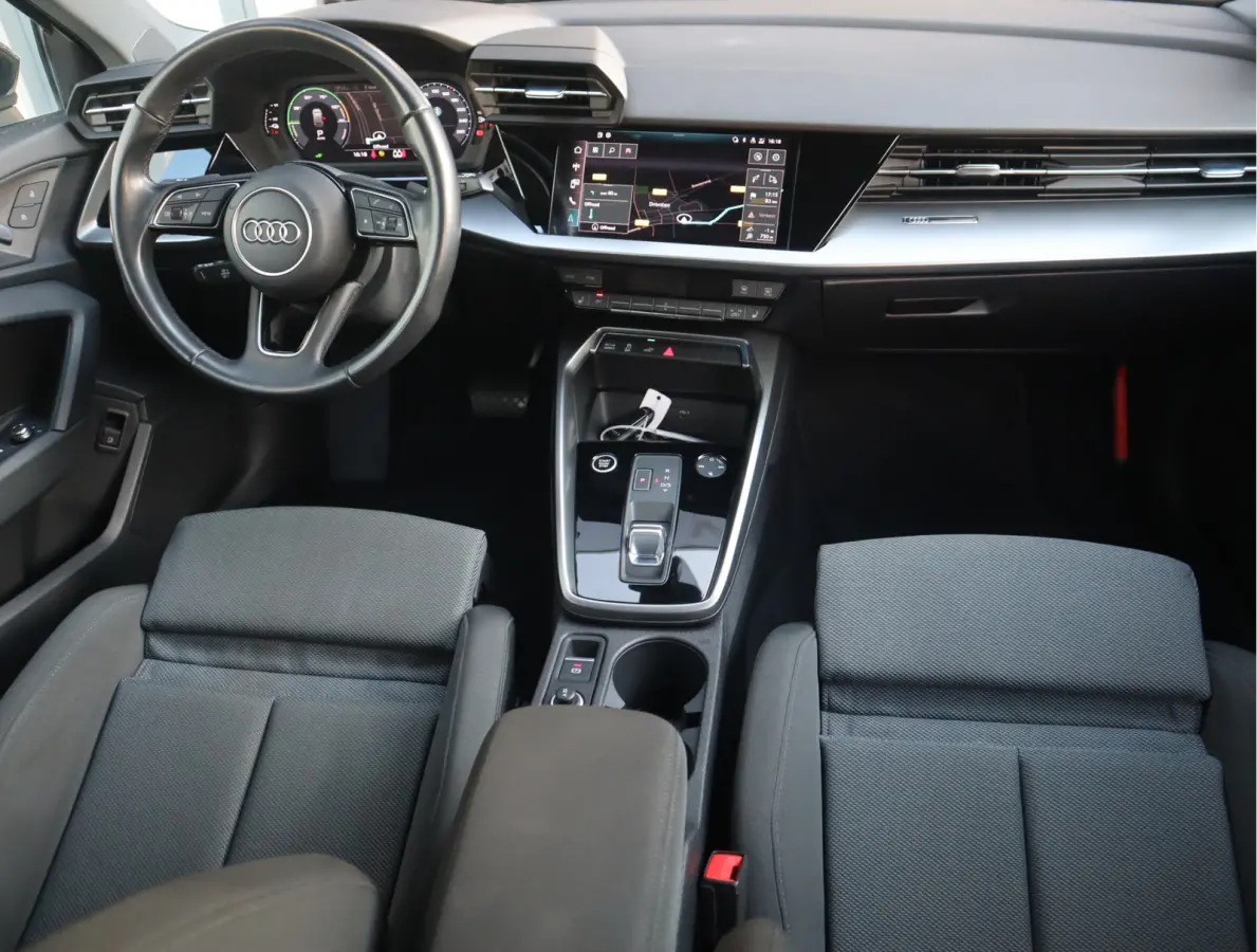 40 TFSI e Business edition Navi / Cruise / Carplay / LED / Btw auto / 204 pk