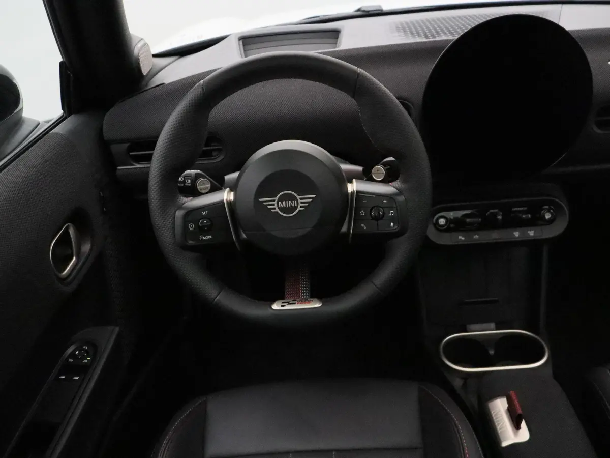 Cooper S Pakket XL + Glazen panoramadak + Harman Kardon + Camera + Driving Assistant Plus + Elektrisch verstelbare stoelen + Massage