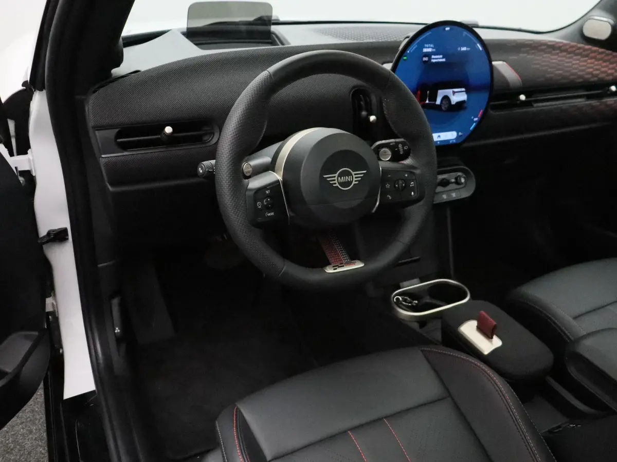 Cooper S Pakket XL + Glazen panoramadak + Harman Kardon + Camera + Driving Assistant Plus + Elektrisch verstelbare stoelen + Massage