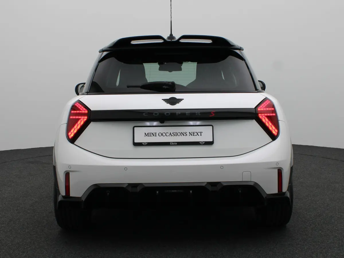 Cooper S Pakket XL + Glazen panoramadak + Harman Kardon + Camera + Driving Assistant Plus + Elektrisch verstelbare stoelen + Massage