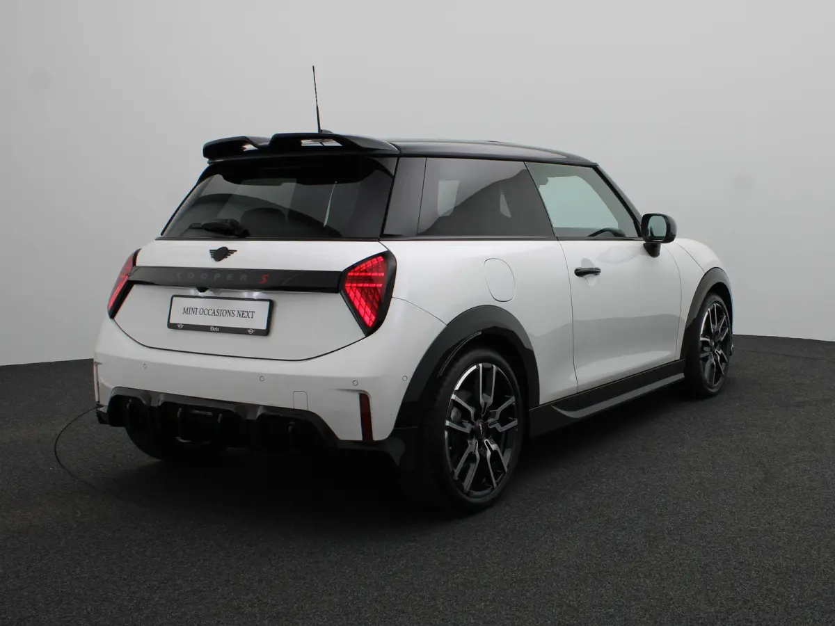 Cooper S Pakket XL + Glazen panoramadak + Harman Kardon + Camera + Driving Assistant Plus + Elektrisch verstelbare stoelen + Massage