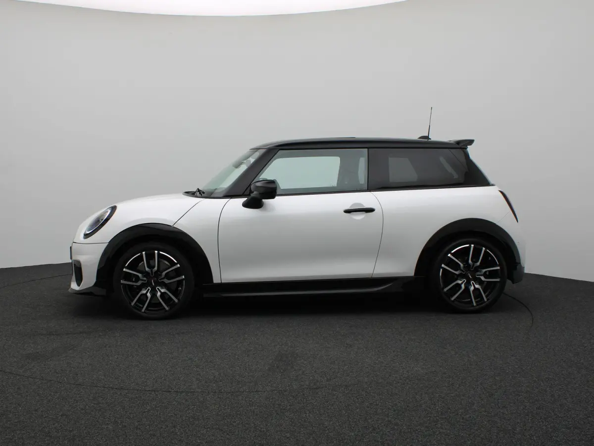 Cooper S Pakket XL + Glazen panoramadak + Harman Kardon + Camera + Driving Assistant Plus + Elektrisch verstelbare stoelen + Massage