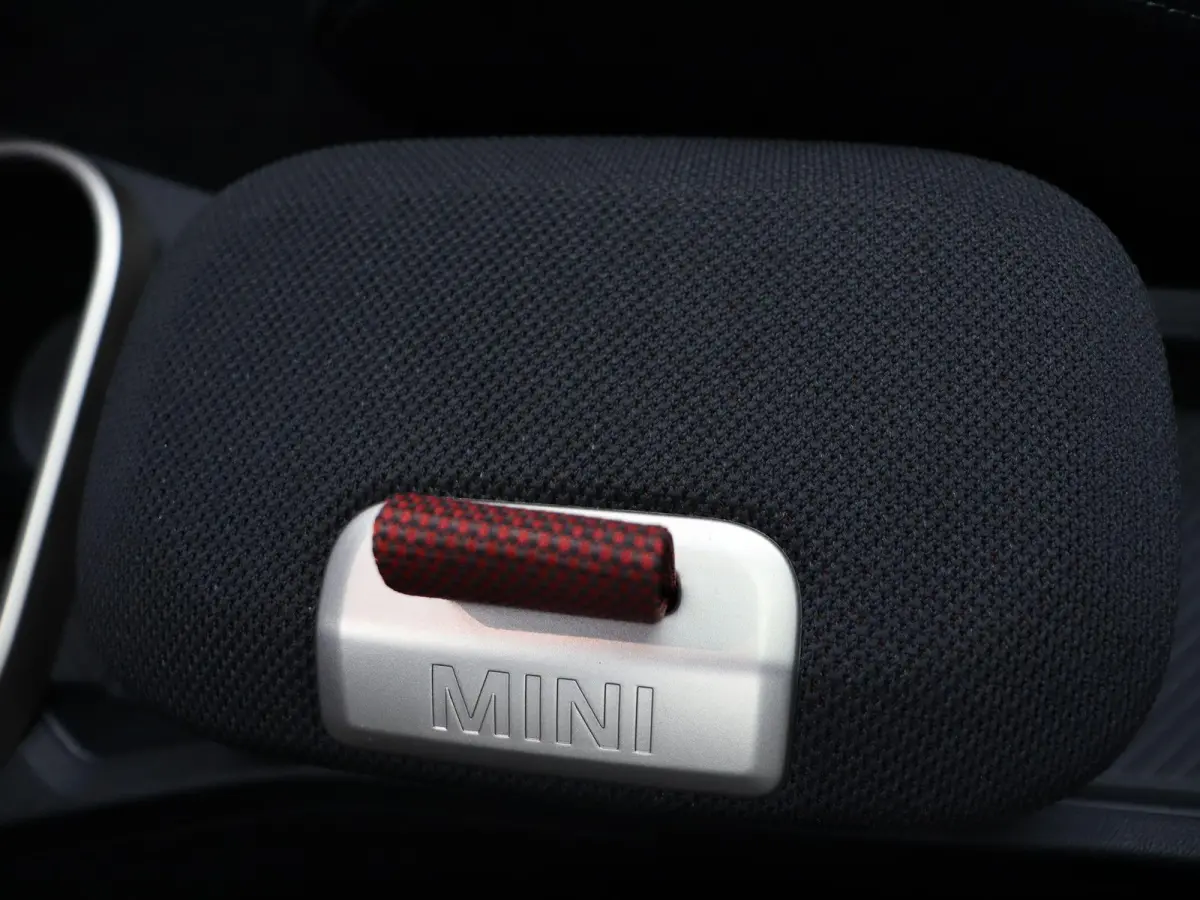 Cooper S Pakket XL + Glazen panoramadak + Harman Kardon + Camera + Driving Assistant Plus + Elektrisch verstelbare stoelen + Massage