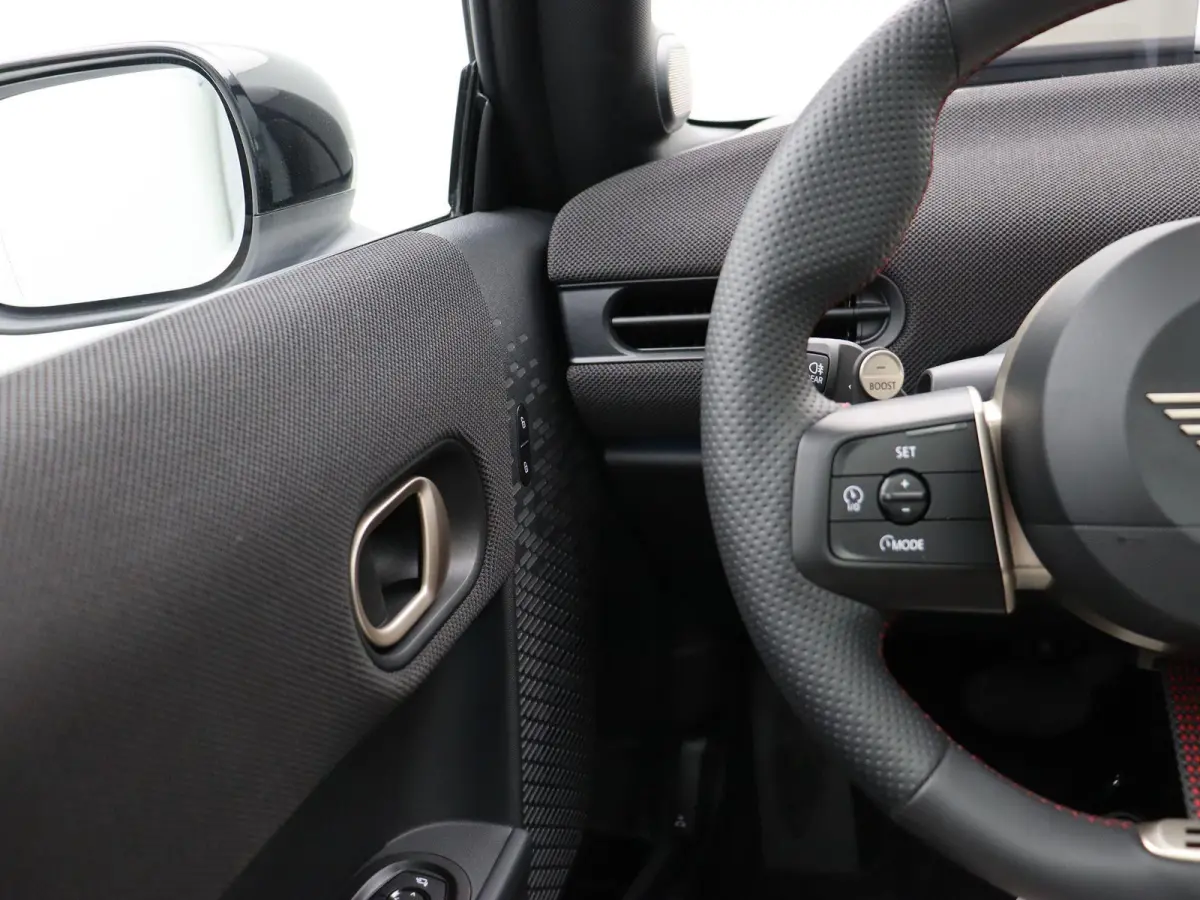 Cooper S Pakket XL + Glazen panoramadak + Harman Kardon + Camera + Driving Assistant Plus + Elektrisch verstelbare stoelen + Massage