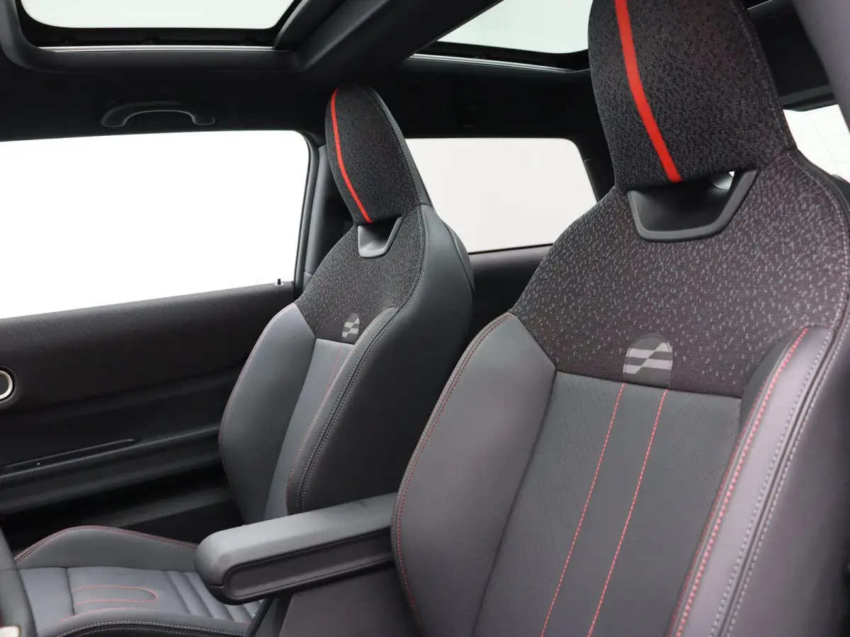 Cooper S Pakket XL + Glazen panoramadak + Harman Kardon + Camera + Driving Assistant Plus + Elektrisch verstelbare stoelen + Massage