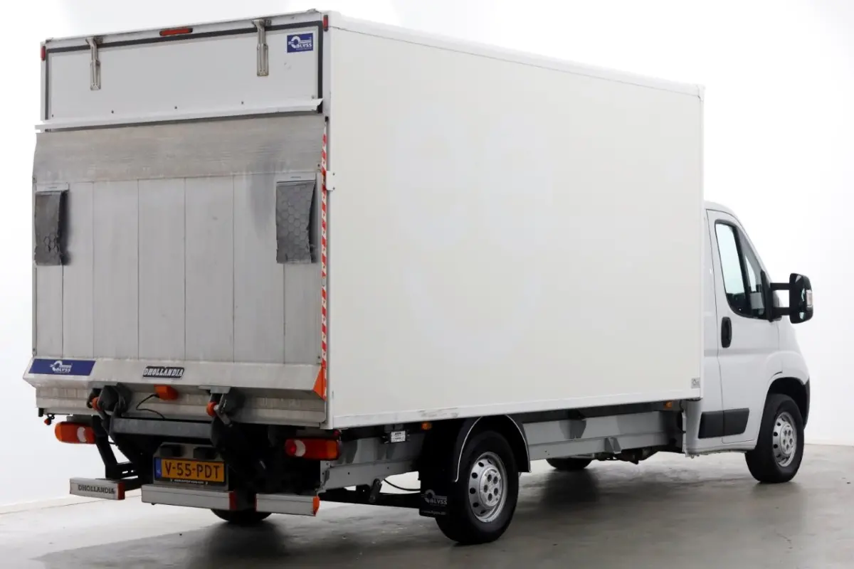 2.2D 140pk Bakwagen met laadklep 1.060kg laadvermogen 08-2023