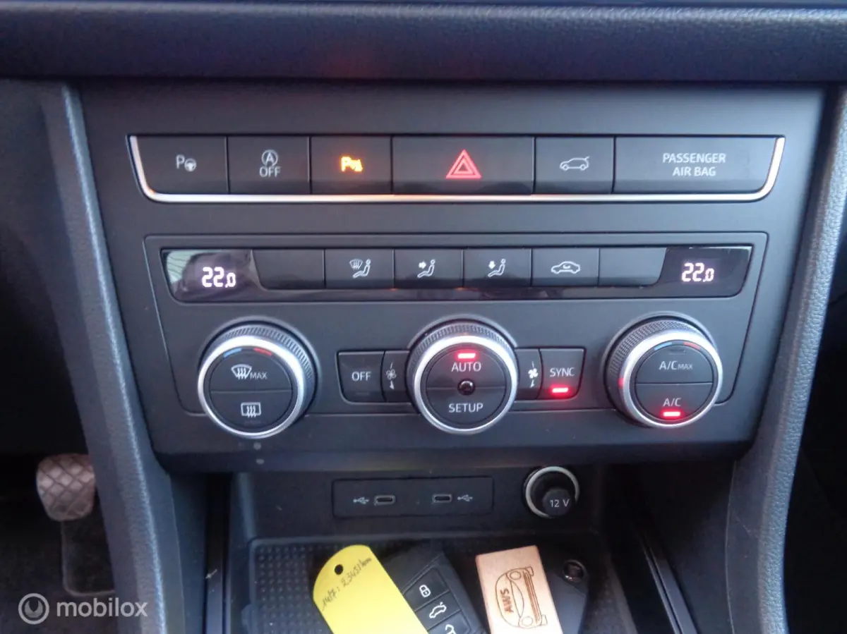 1.0 TSI Style Business Intense/Airco/LED/LM velgen/Apple Carplay/1st eig/Nieuwstaat/Zuinig in verbruik