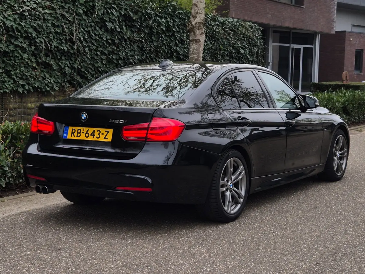 320i B48 M Sport Apple CarPlay virtual dash 6wb Leder Rijklaar NAP 320i Corporate Lease High Executive